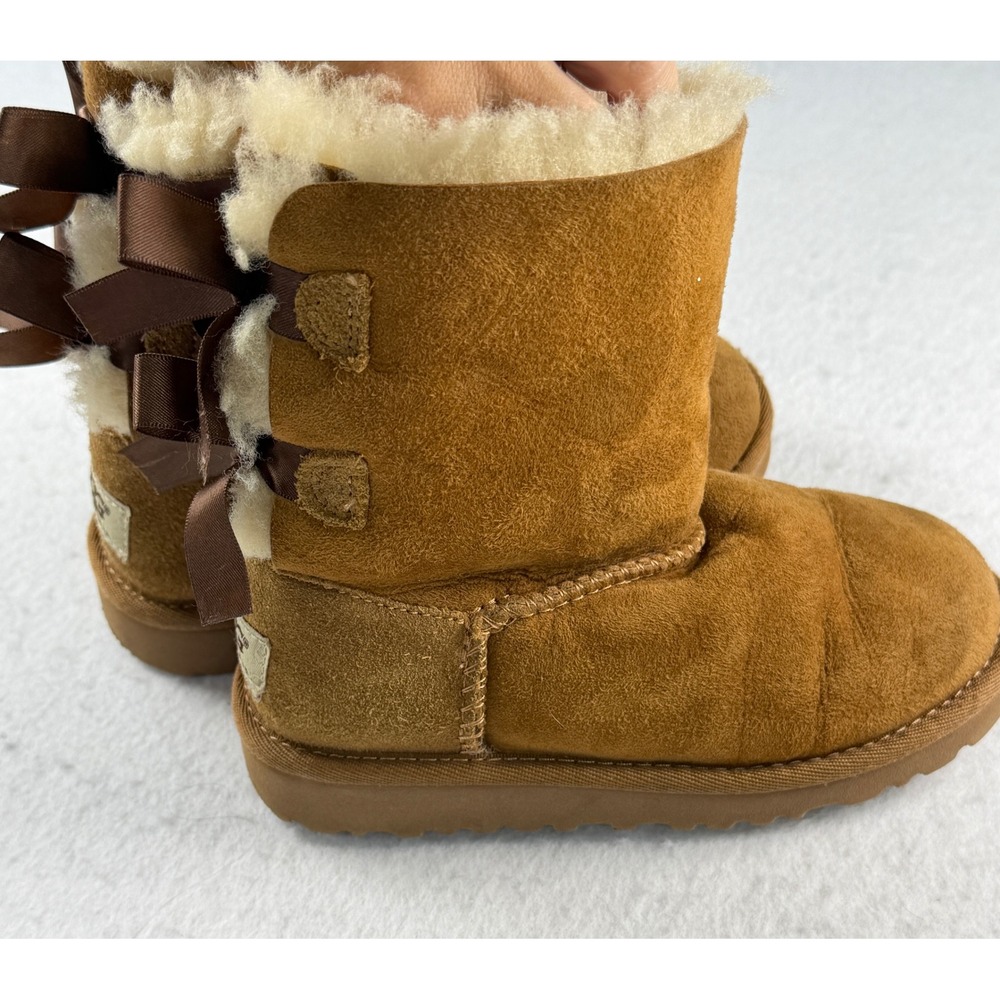 UGG Mini Bailey Bow Chestnut Sheepskin Boots Kids Size 11 3280T - Picture 3 of 8